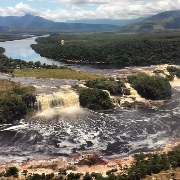 Canaima Lagoon